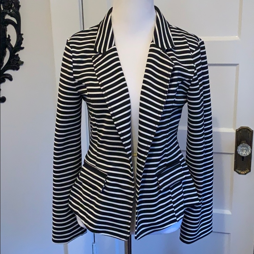 🖤SOLD🖤 Striped and stretchy blazer